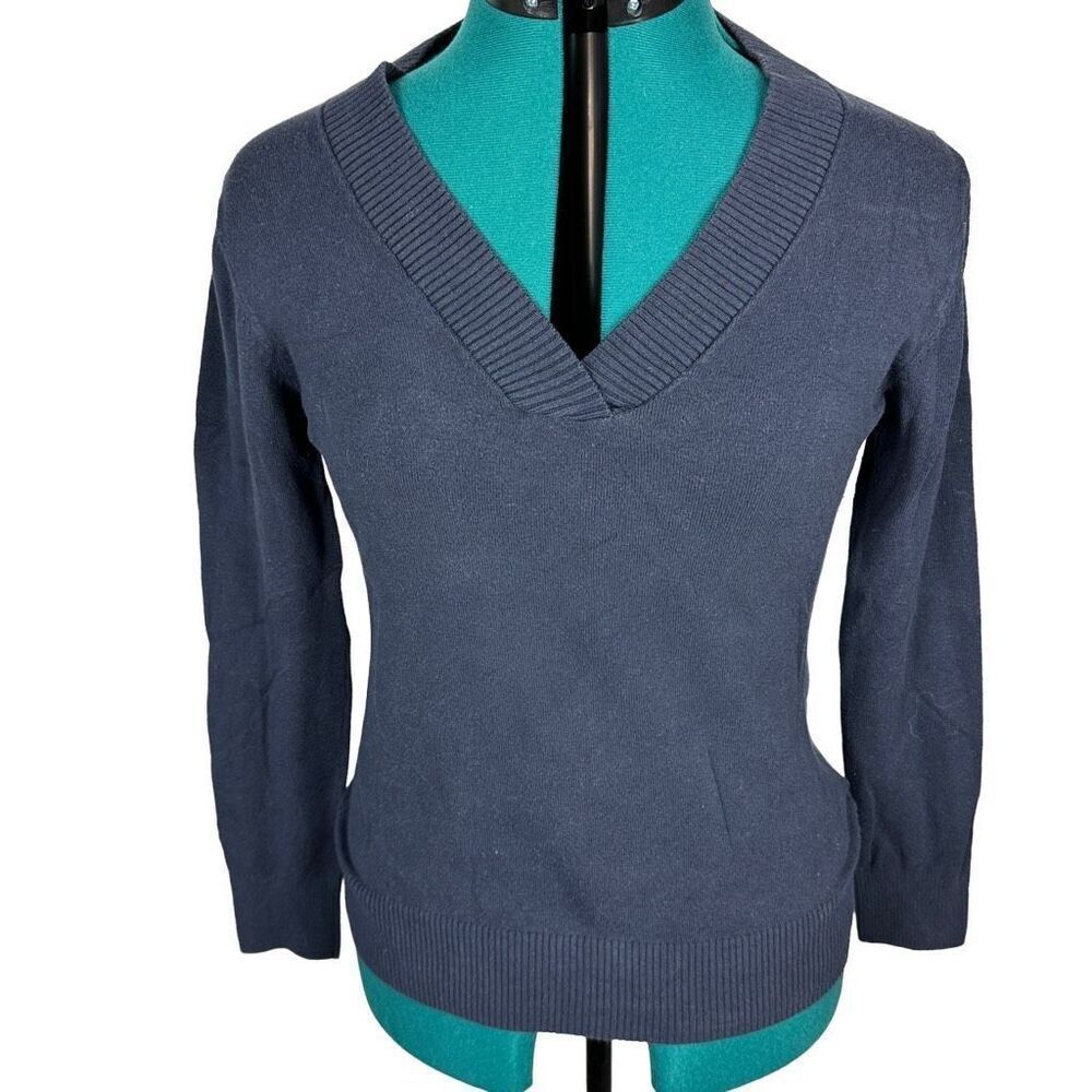 GAP navy v-neck sweater- size M